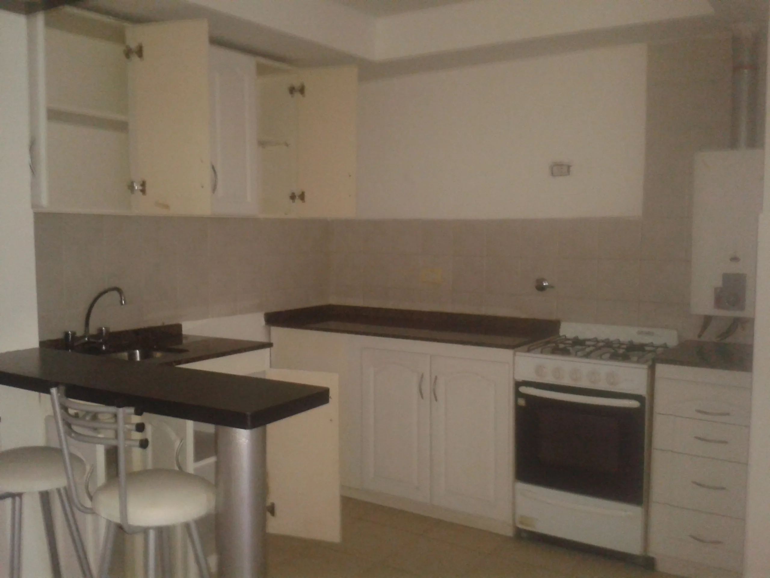 VENDO  Departamento con Cochera, Balcón y Máxima Seguridad | A metros de Nuevo Centro Shopping