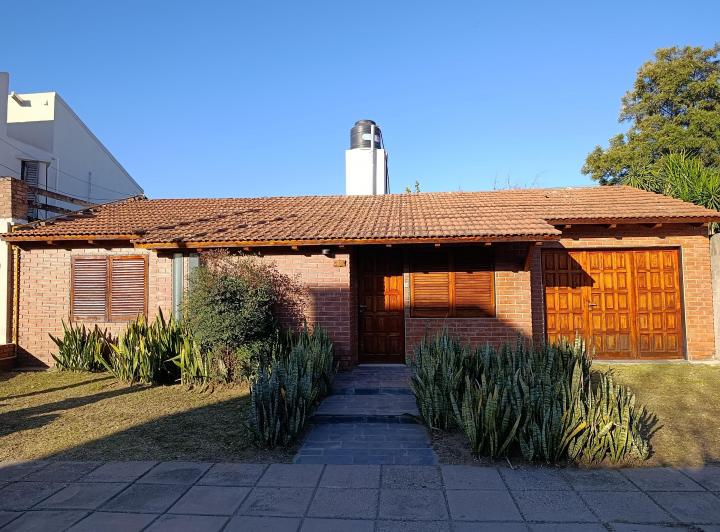 Casa · 90m² · 5 Ambientes · 1 Cochera
