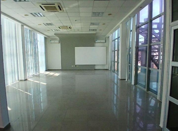 Local comercial · 120m² · 2 Cocheras