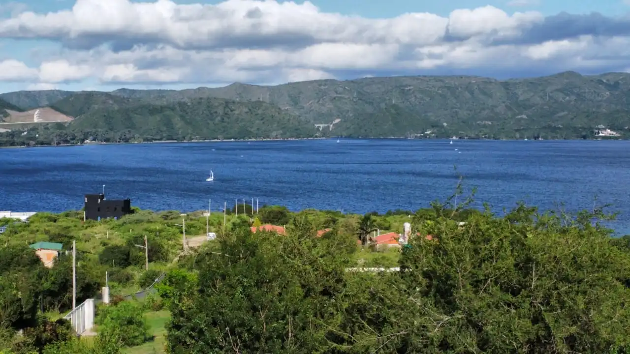Venta de Lote Villa Parque Siquiman. Vista Increìble