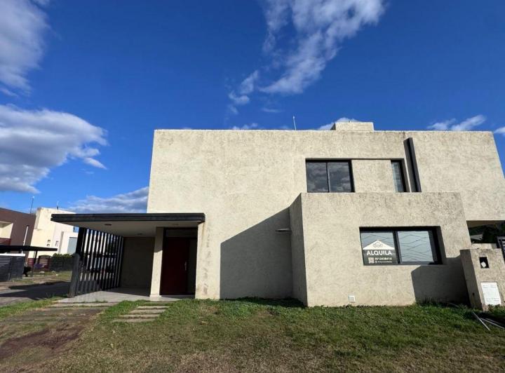 Casa · 120m² · 7 Ambientes · 1 Cochera