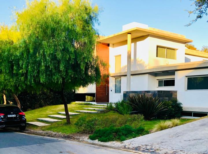Casa · 400m² · 5 Dormitorios