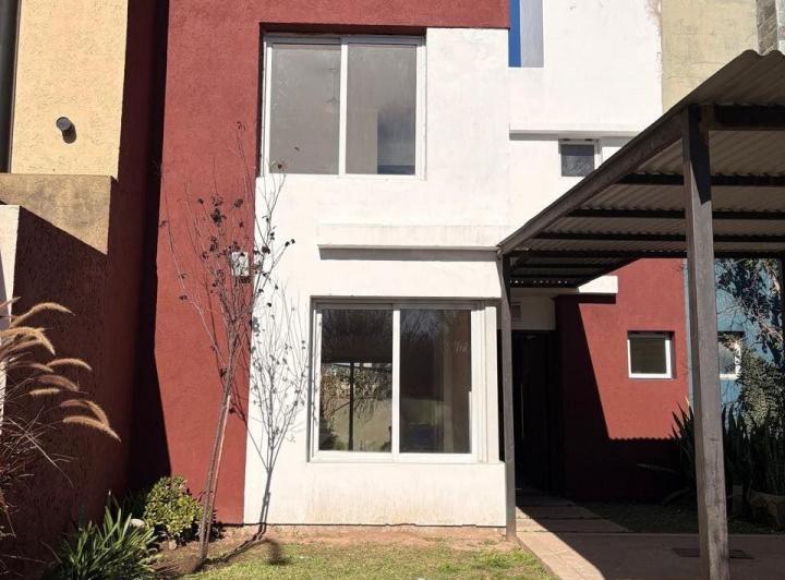 Casa · 80m² · 3 Dormitorios · 1 Cochera