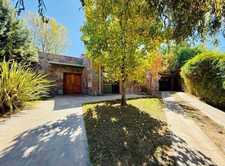Casa · 191m² · 9 Ambientes · 2 Cocheras