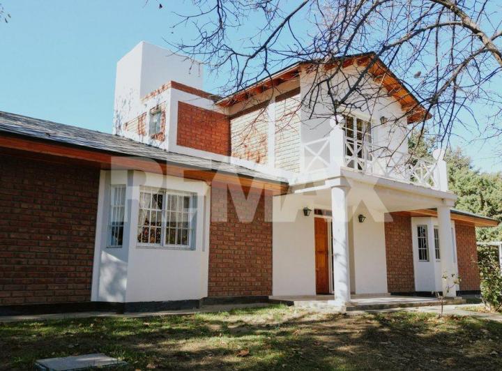 Casa · 237m² · 6 Ambientes · 1 Cochera