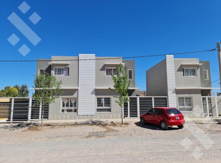 Casa · 70m² · 2 Dormitorios · 1 Cochera