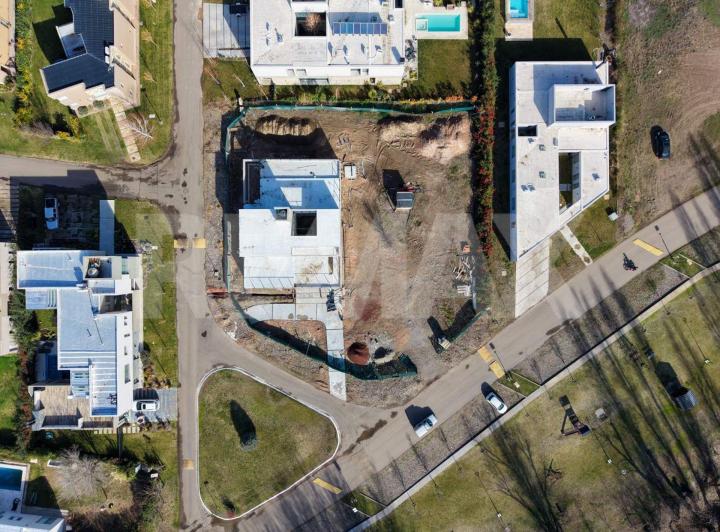 Terreno · 881m²