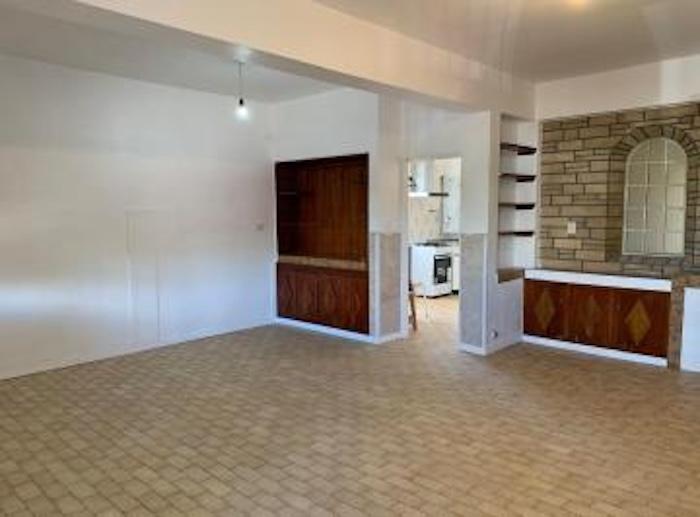 Casa · 193m² · 9 Ambientes · 2 Cocheras