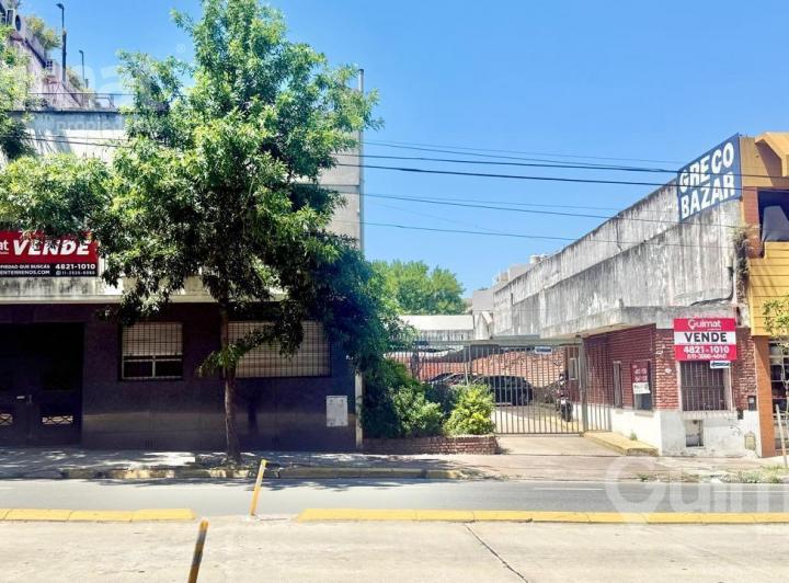 Terreno · 886m²
