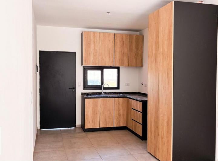Casa · 80m² · 2 Ambientes · 1 Cochera