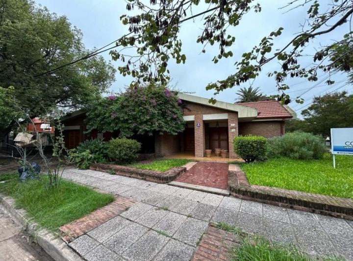 Casa · 250ha · 7 Ambientes · 1 Cochera