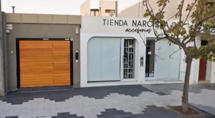 Venta de casa con local comercial