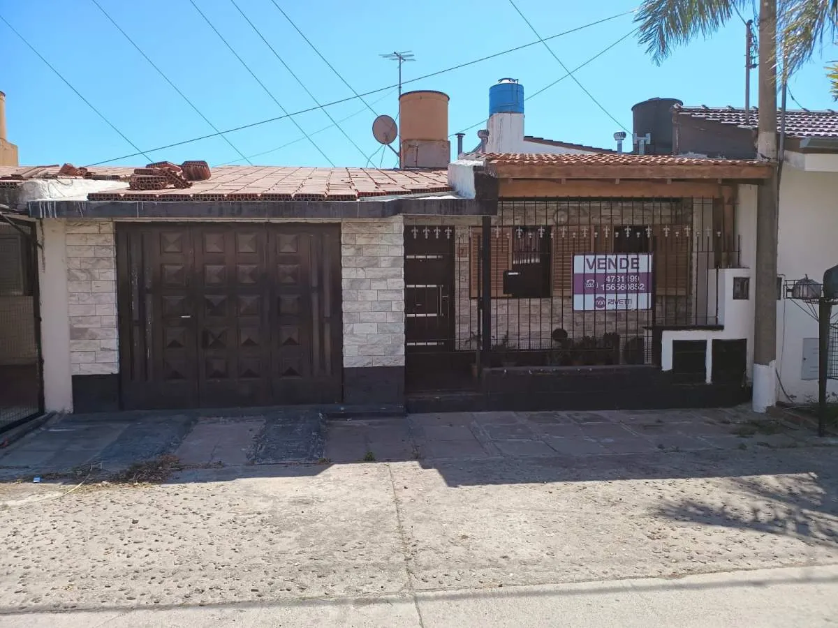 VENTA CASA DOS DORMITORIOS       BARRIO LAS PALMAS