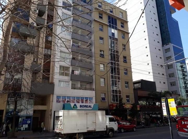 Departamento · 80m² · 8 Ambientes · 1 Cochera