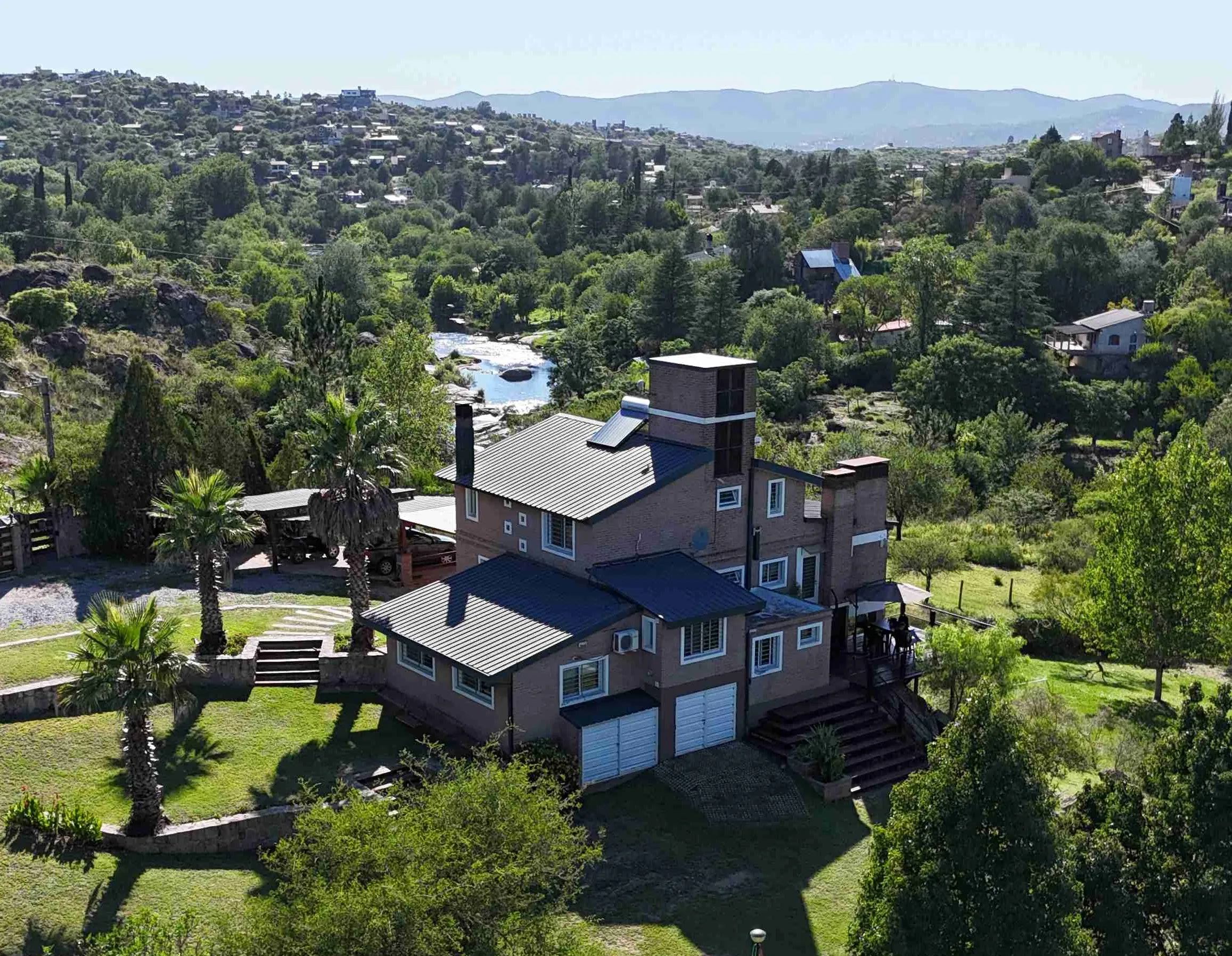 BELLÍSIMA CASA EN VENTA EN ESTANCIA VIEJA, A 2 CUADRAS DEL RIO BALNEARIO