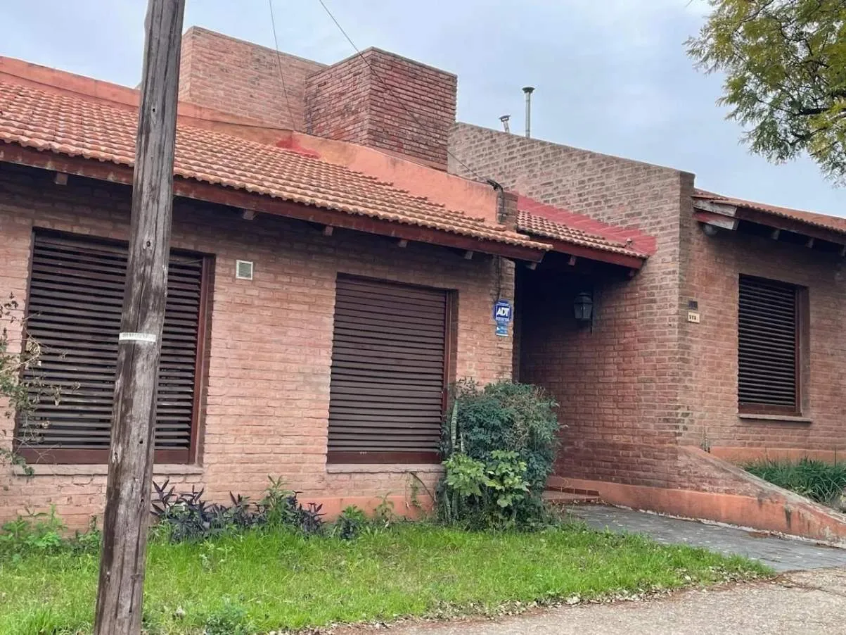 Vendo casa c4 dorm y pileta.B Villa Belgrano