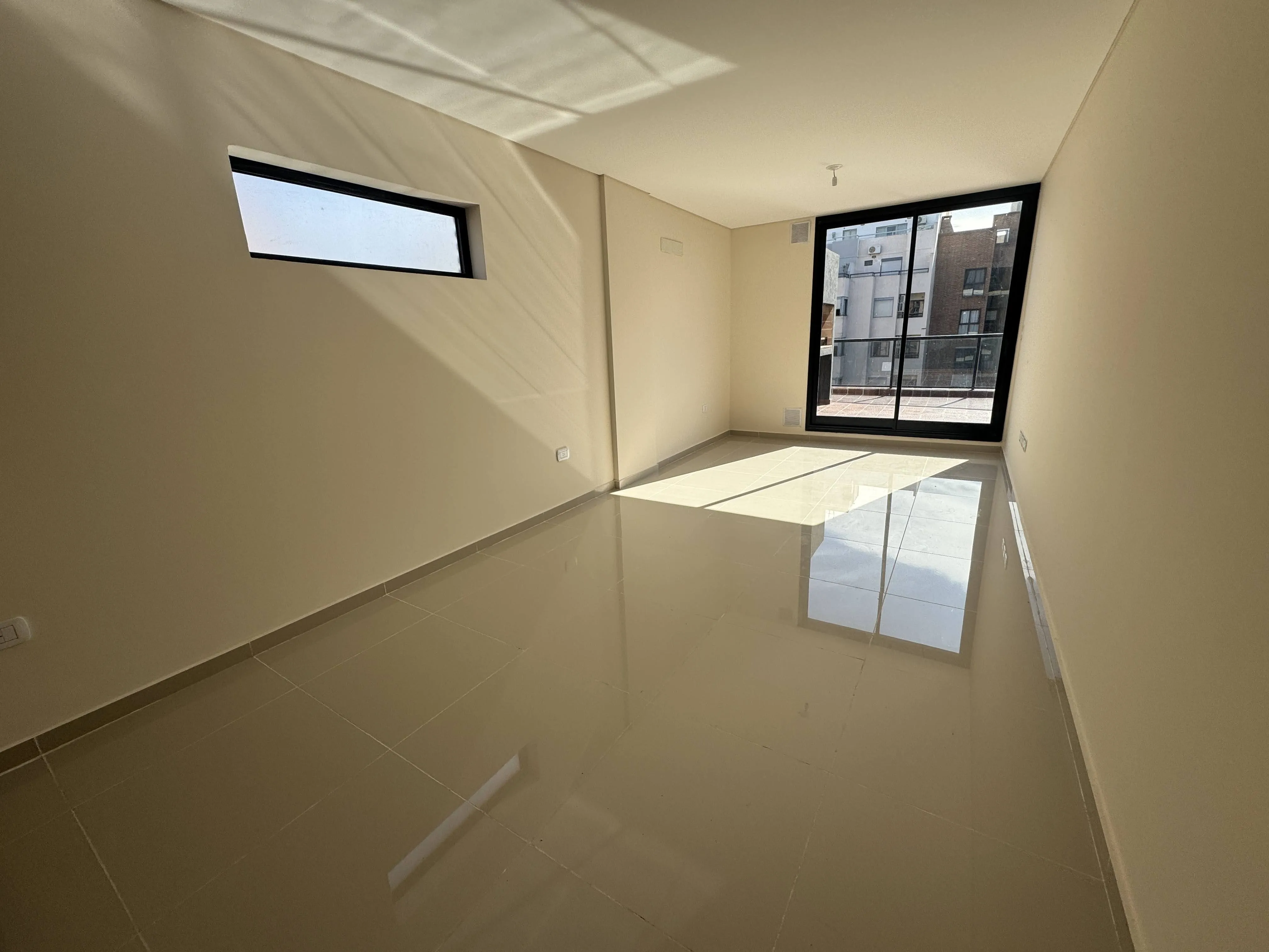 VENDO DEPARTAMENTO 1 DORMITORIO CON TERRAZA Y ASADOR. COCHERAS. NUEVA CORDOBA