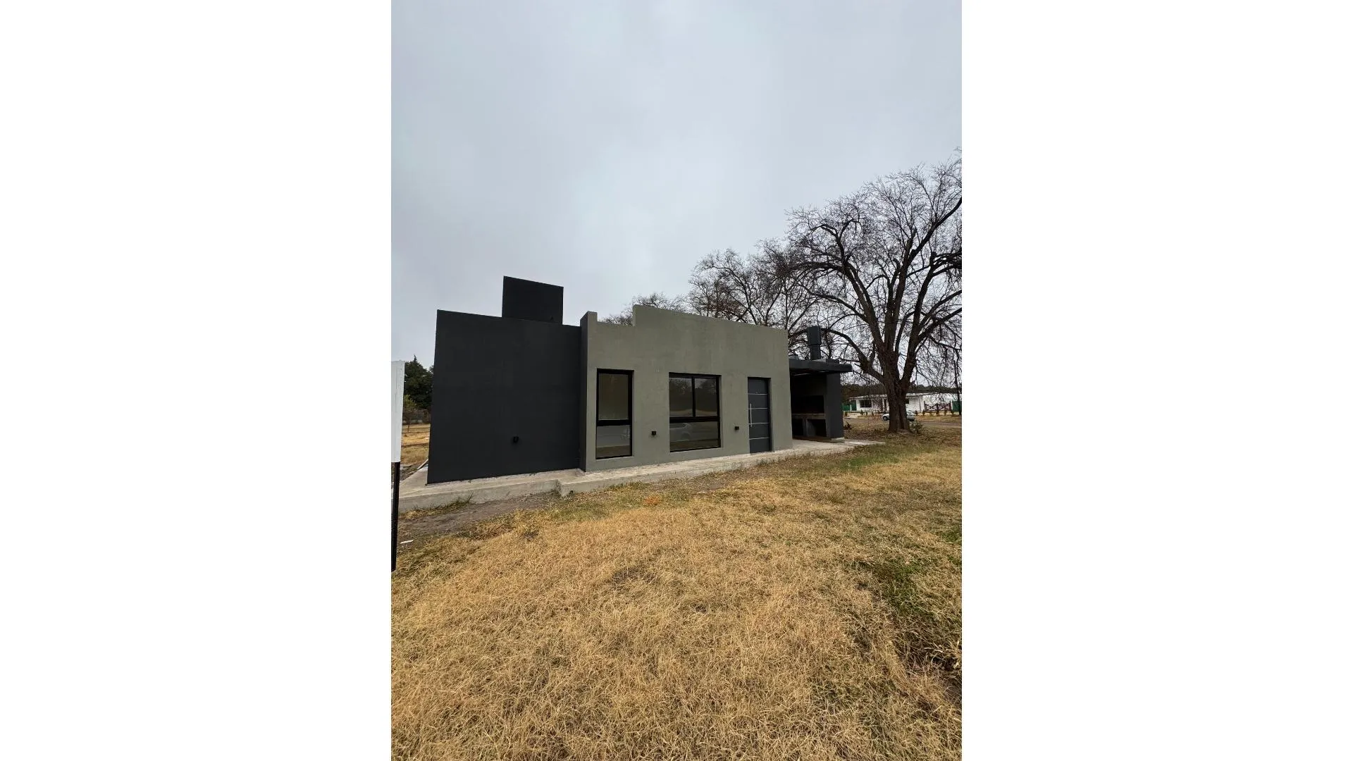 VENTA CASA A ESTRENAR 2 DORMITORIOS COCHERA PATIO AMPLIO