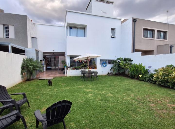 Casa · 160m² · 3 Dormitorios · 1 Cochera