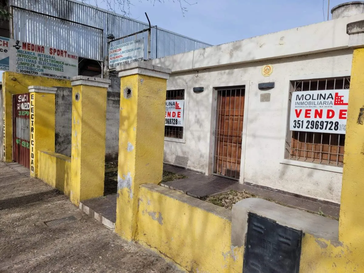 CASA CON GALPÓN EN BARRIO CENTRO AMÉRICA
