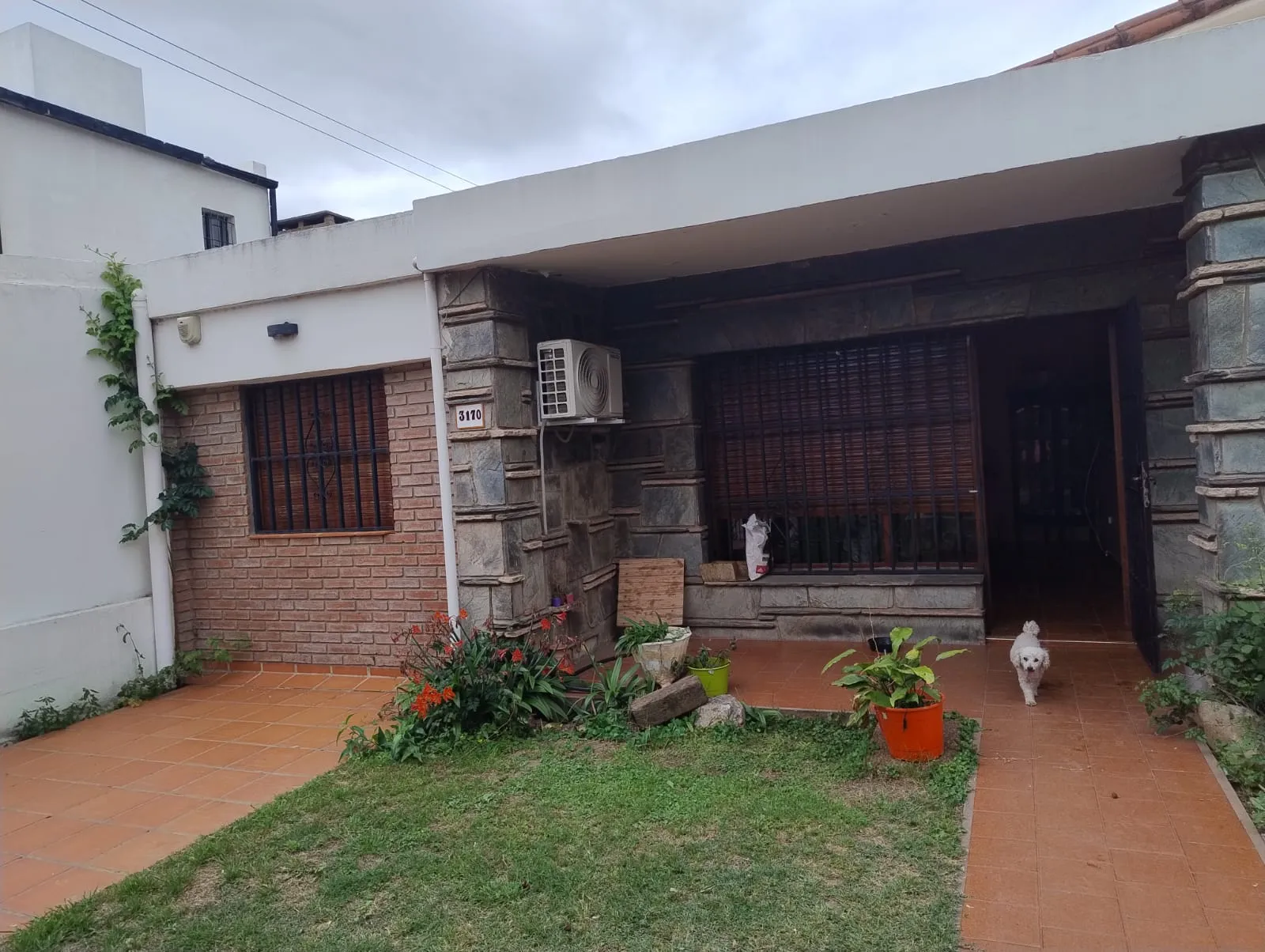 CASA DE TRES DORMITORIOS CON PILETA EN BARRIO ALTO VERDE