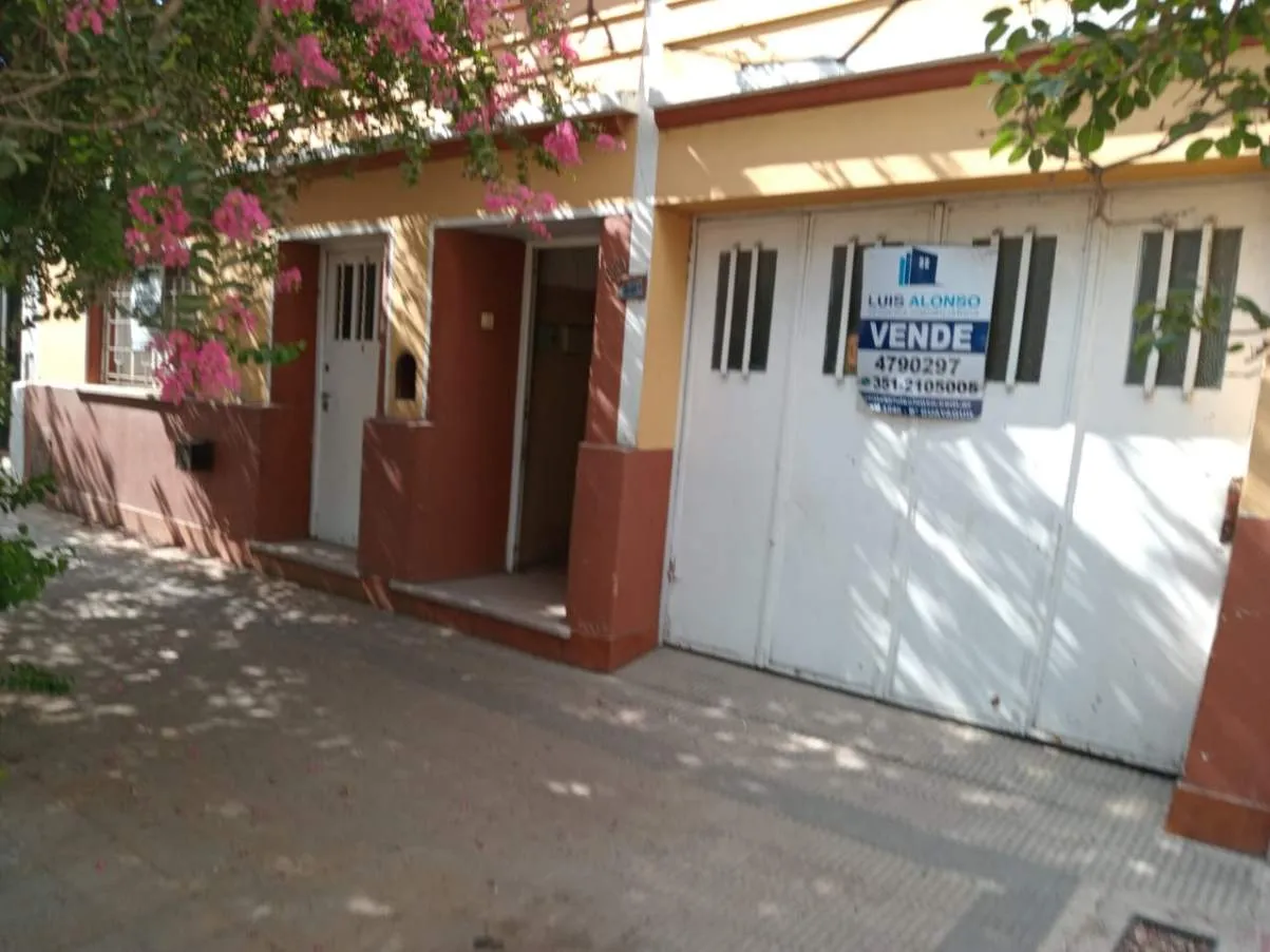 CASA CON GRAN TERRENO EN ZONA COMERCIAL DE AV. ALEM (ZONA BANCOR)