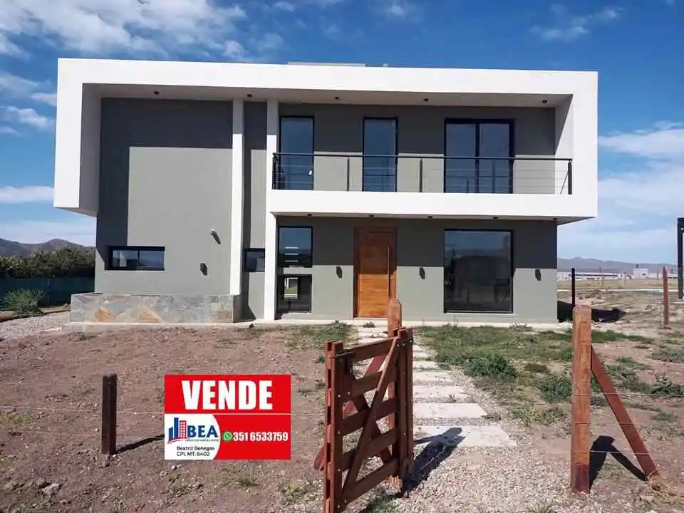 VENDO DÚPLEX ENTRE LAS SIERRAS Y EL LAGO.