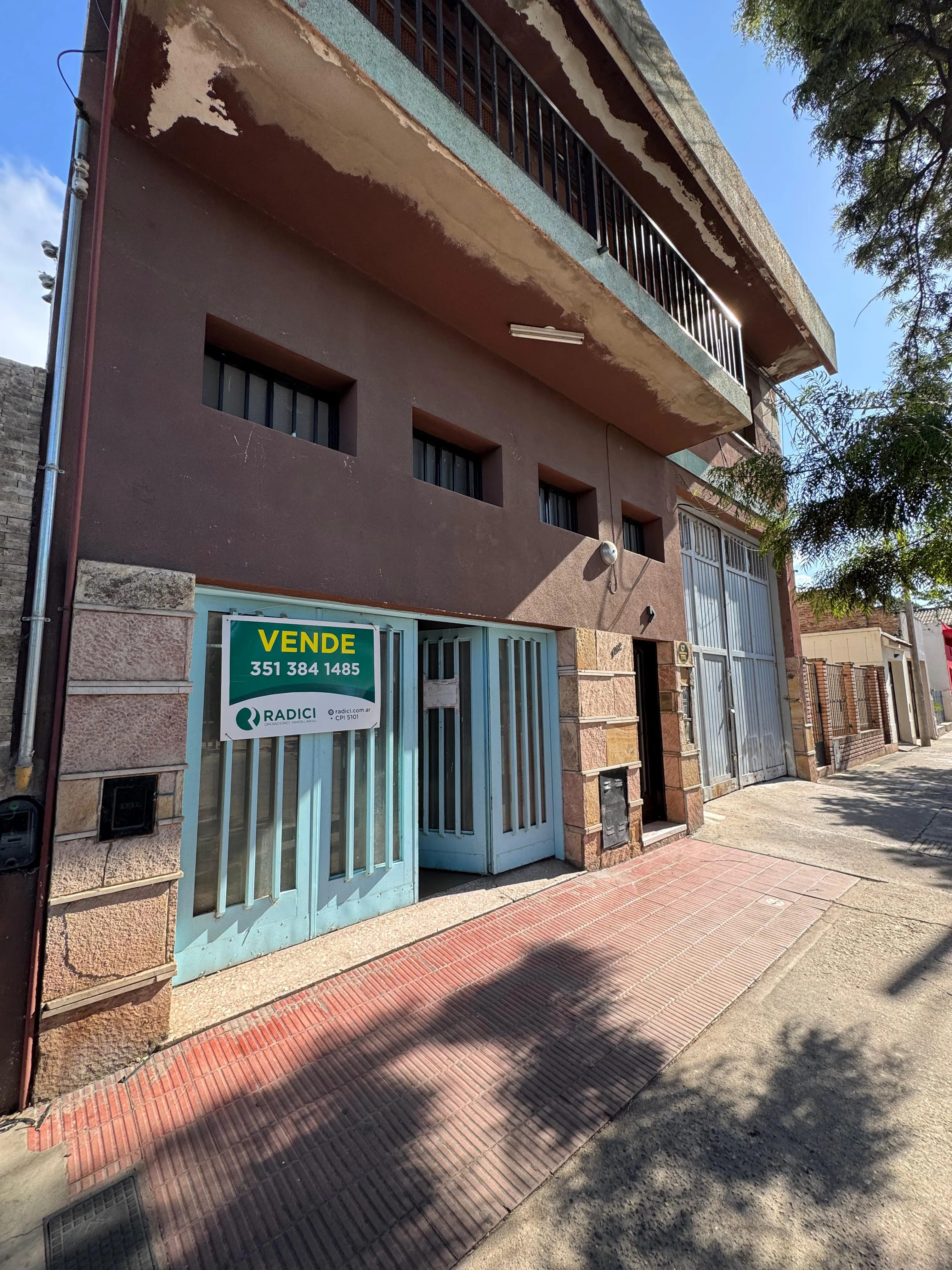 GRAN CASA DE 3 PLANTAS CON MULTIPLES POSIBILIDADES ¿LA VEMOS?