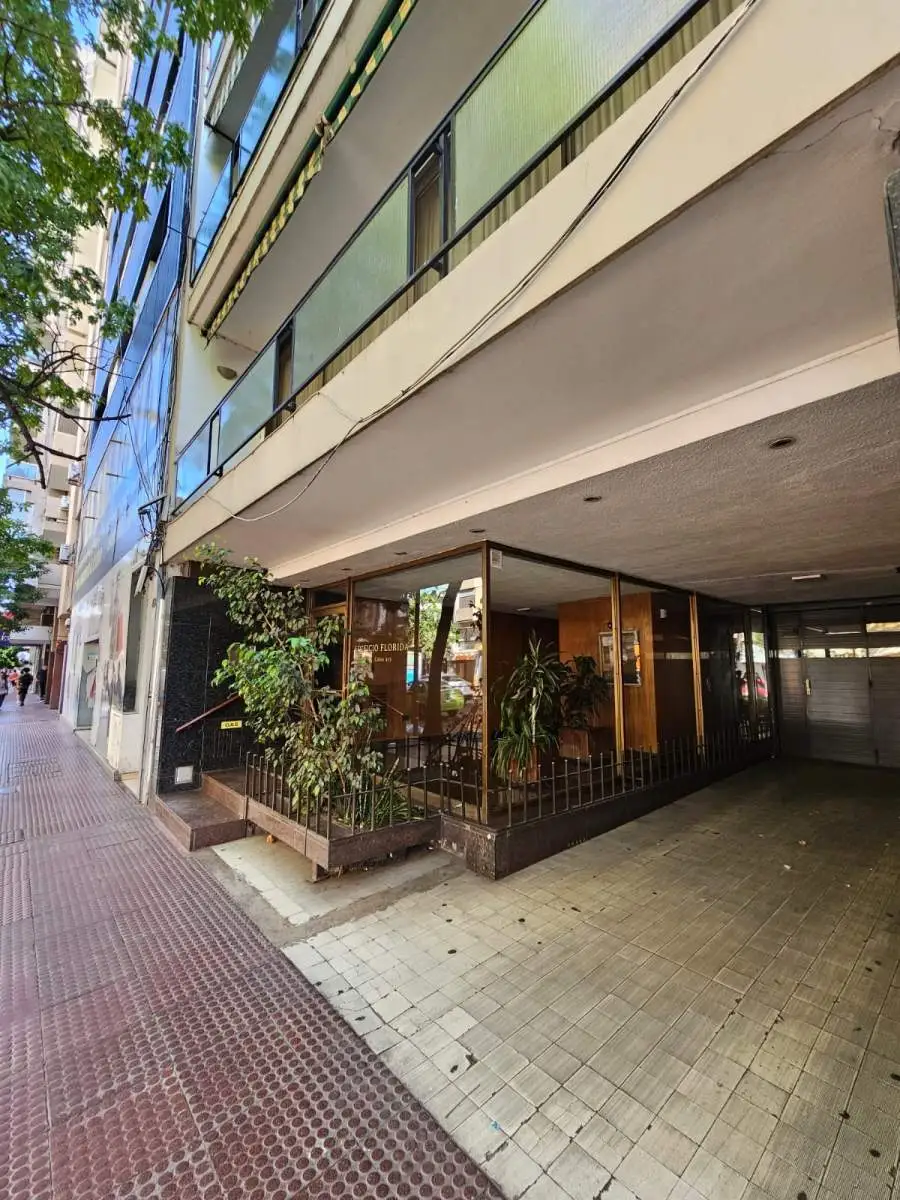 ESPECTACULAR SEMI PISO EN EL CORAZÓN DEL CENTRO  AMPLIOS AMBIENTES Y UBICACIÓN P...