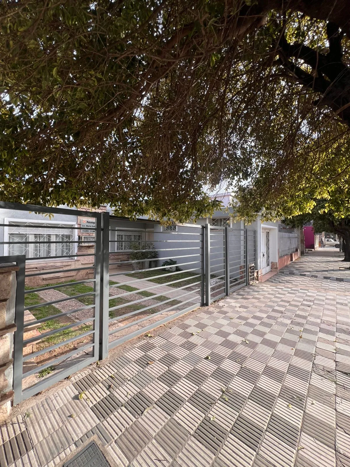CASA EN VENTA DE TRES DORMITORIOS EN CALLE AV LOS PLATANOS 1524 B LOS PLÁTANOS