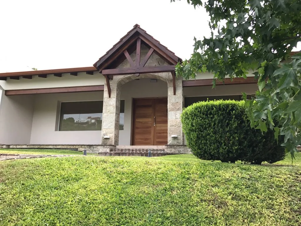 CASA EN VENTA EN MENDIOLAZA
