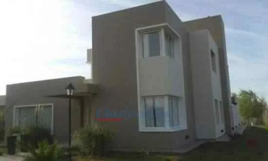 Se vende casa en Barrio Las Corzuelas