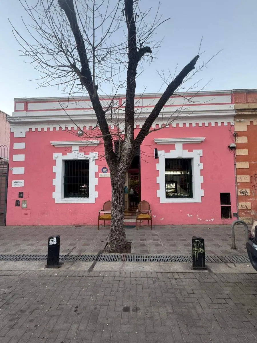 OPORTUNIDAD UNICA: CASA IDEAL PARA LOCAL GASTRONOMICO EN EL CORAZÓN DE GUEMES
