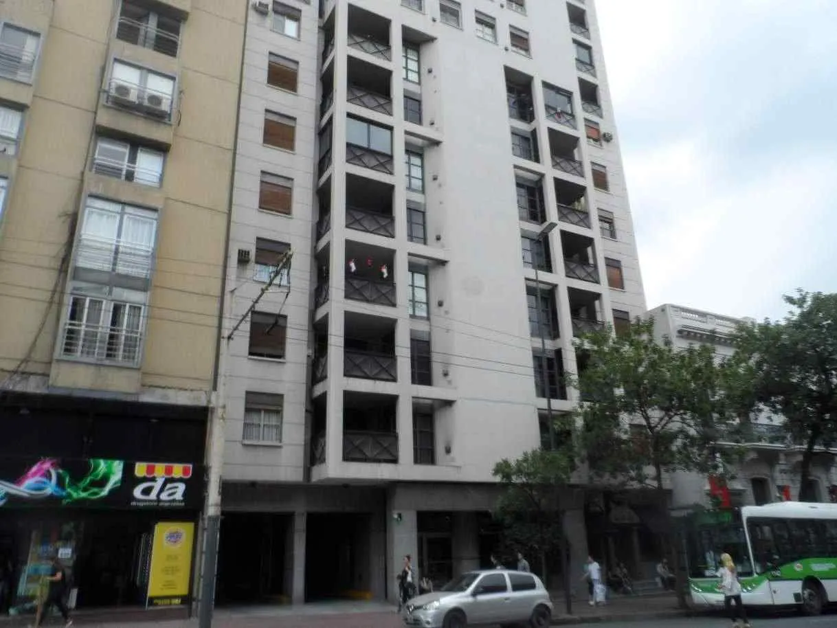 ZONA PATIO OLMOS CON COCHERA, CUATRO BAÑOS, TRES DORMITORIOS