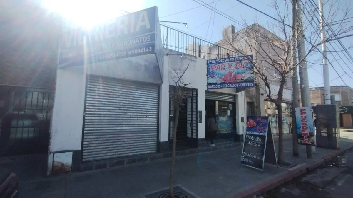 CASA MAS DOS LOCALES SOBRE SAN JERONIMO EN B SAN VICENTE