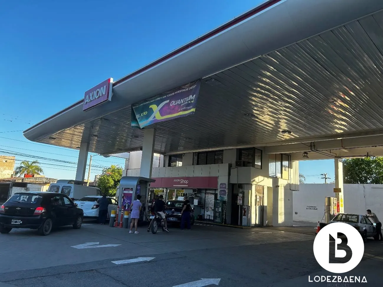Estación de servicio libre de bandera (incluye terreno)