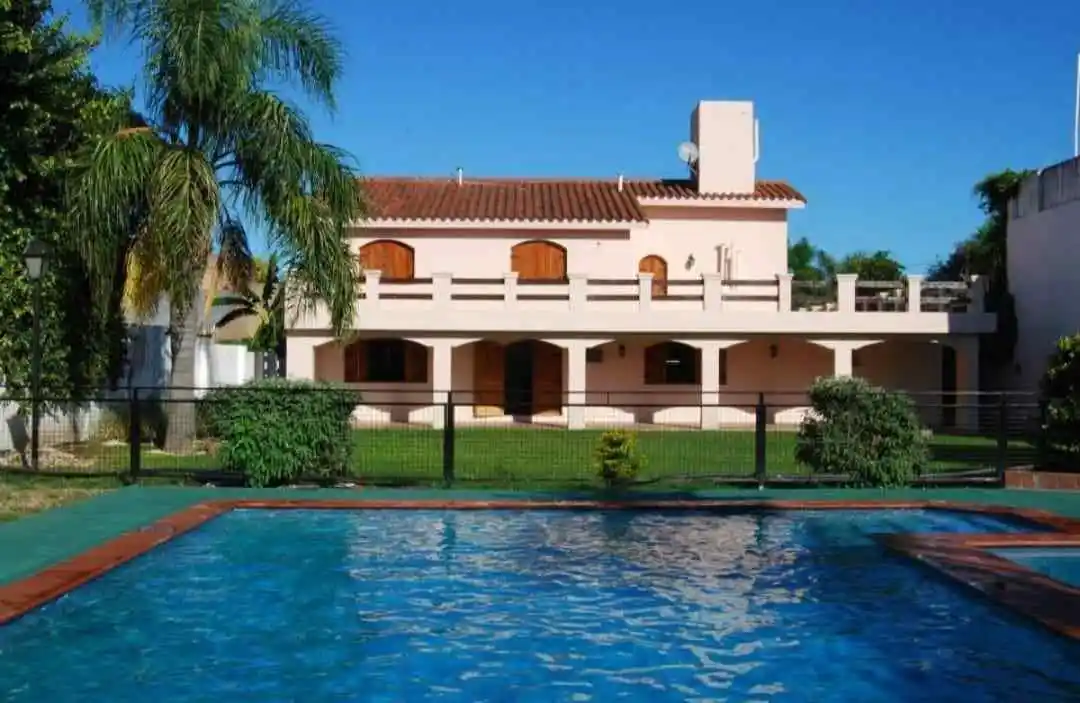 VENTA - Casa 5 Dorm. Patio y Pileta - 500m2 cubiertos