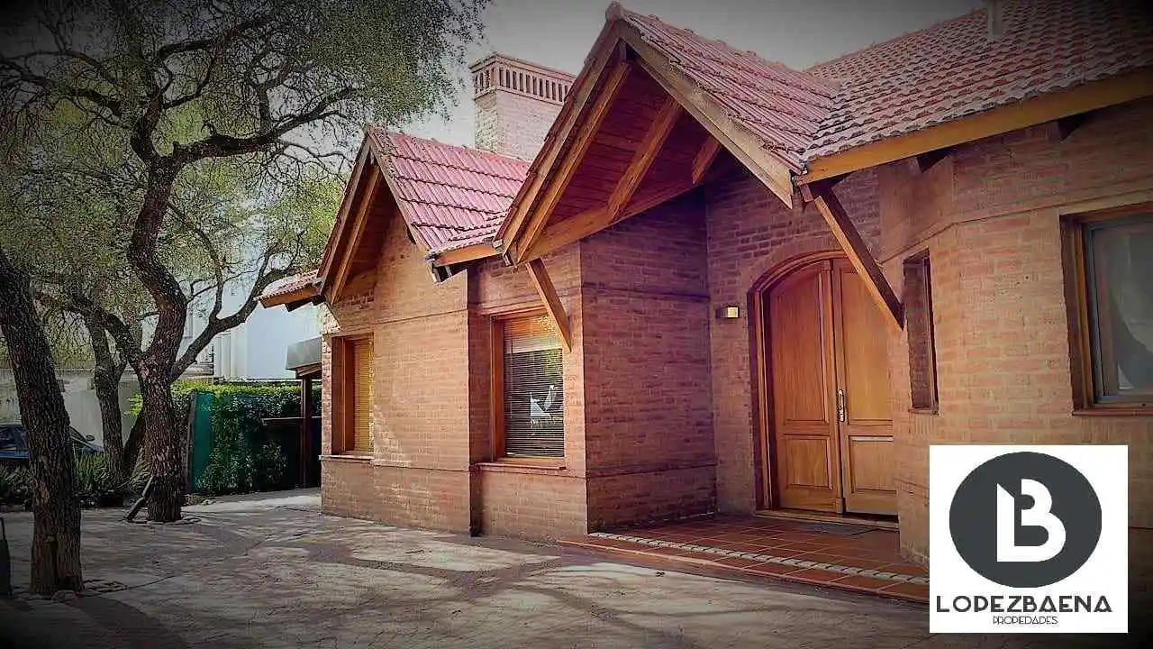 VENTA CASA CATEGORÍA COUNTRY LOMAS DE LA CAROLINA