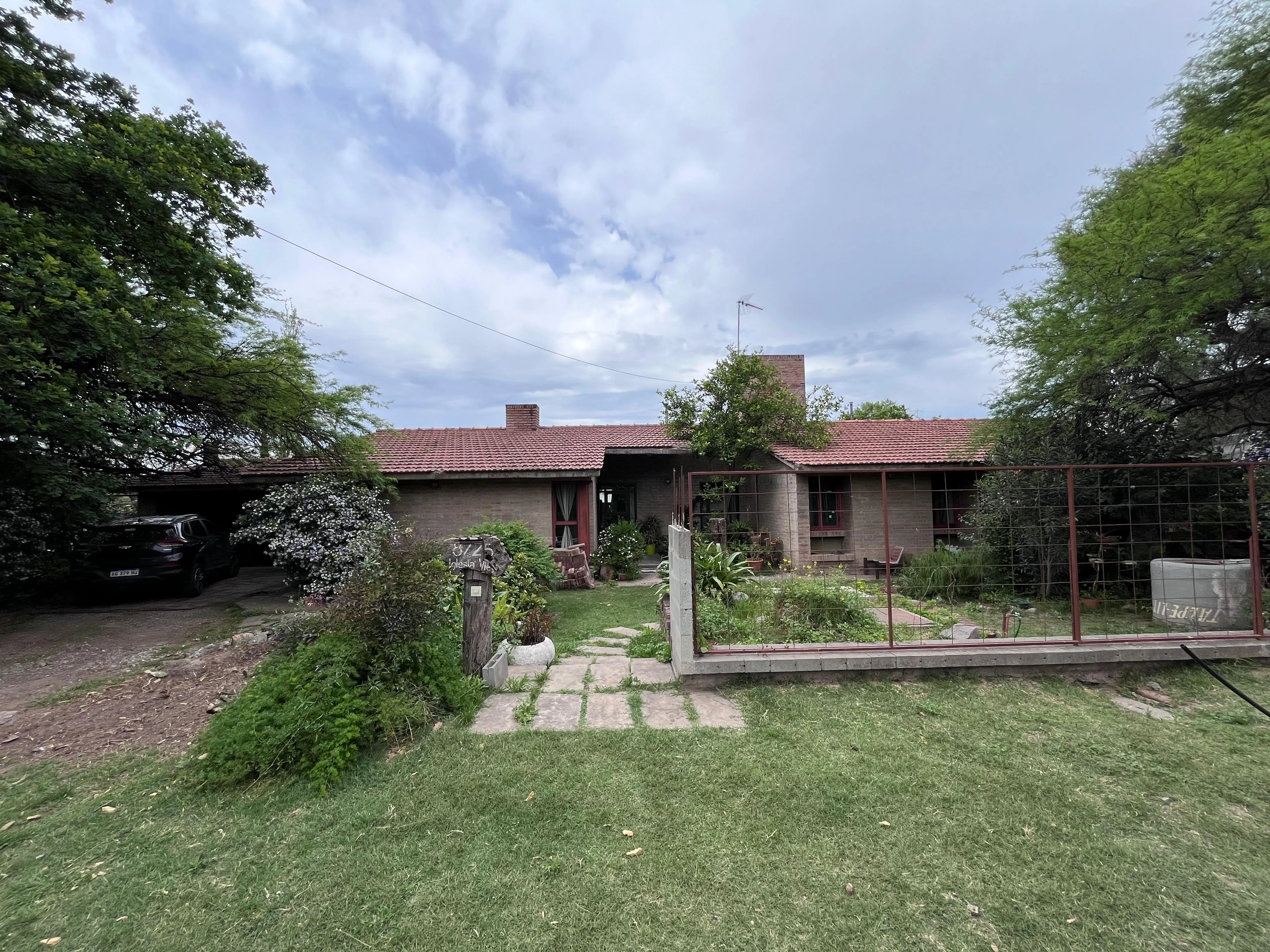 !!VENDO EXC. CASA LOTE ESQ. APTO CONST. DUPLEX B° VILLA RIVERA INDARTE !!