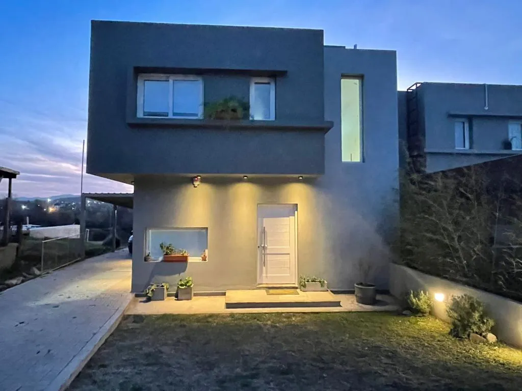 DUPLEX DE 3 DORMITORIOS EN VENTA - LA CUESTA VILLA RESIDENCIAL