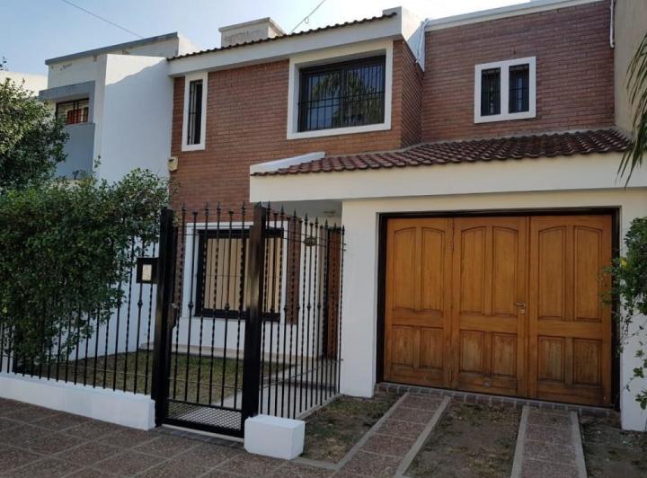 Casa · 420m² · 4 Ambientes · 1 Cochera