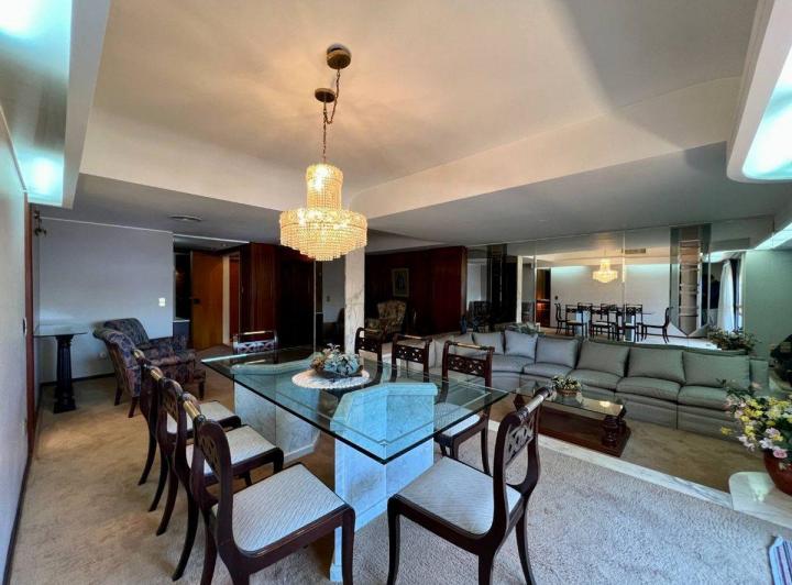 Departamento · 250m² · 8 Ambientes · 2 Cocheras
