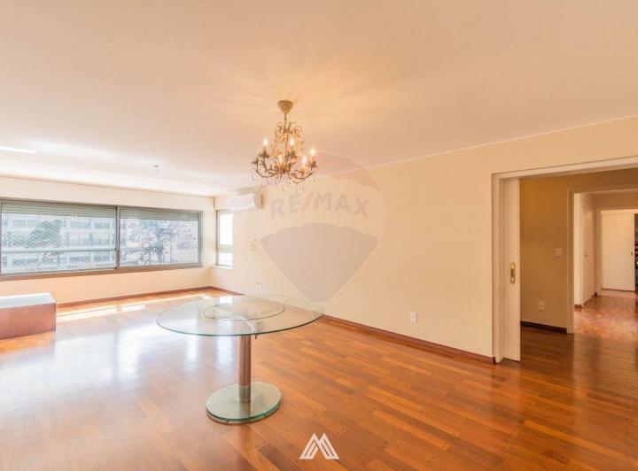 Departamento · 163m² · 8 Ambientes · 1 Cochera
