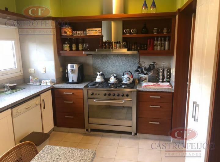 Departamento · 200m² · 5 Ambientes · 1 Cochera