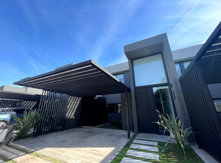 Casa · 184m² · 3 Ambientes · 2 Cocheras