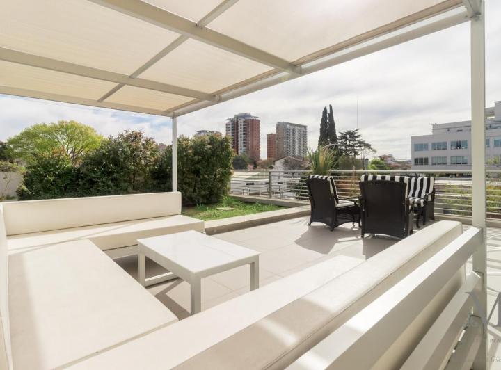 Casa · 650m² · 7 Ambientes · 4 Cocheras