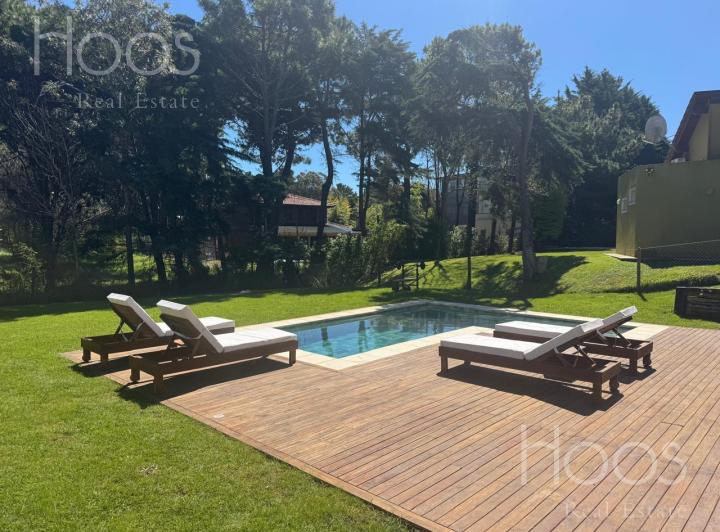 Casa · 330m² · 5 Ambientes · 4 Cocheras