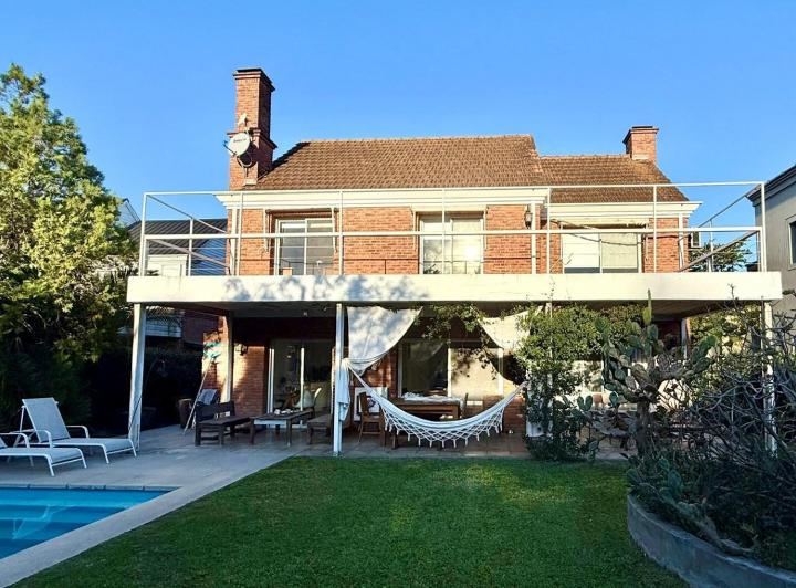 Casa · 203m² · 5 Ambientes · 1 Cochera