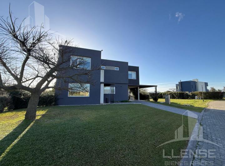 Casa · 250m² · 5 Ambientes