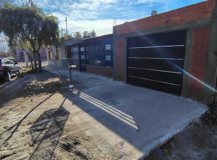 Casa · 45m² · 3 Ambientes · 2 Cocheras